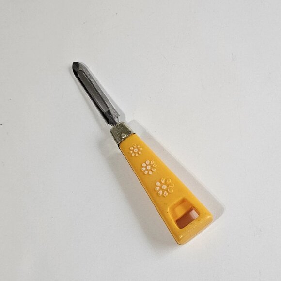 Vintage Travco Cheese Slicer Vegetable Peeler w/ Daisies Retro Kitchen Utensil - Picture 2 of 15